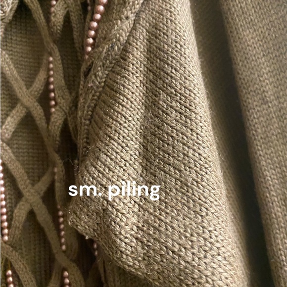 Brown Crochet Knit Top
W/Beading
*GUC
*worn once in the house
#N061 - Picture 10 of 11